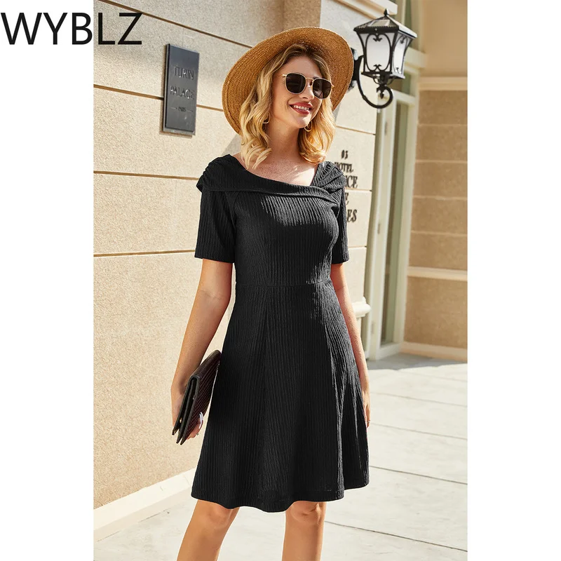 

Женское летнее платье-миди с коротким рукавом и круглым вырезом