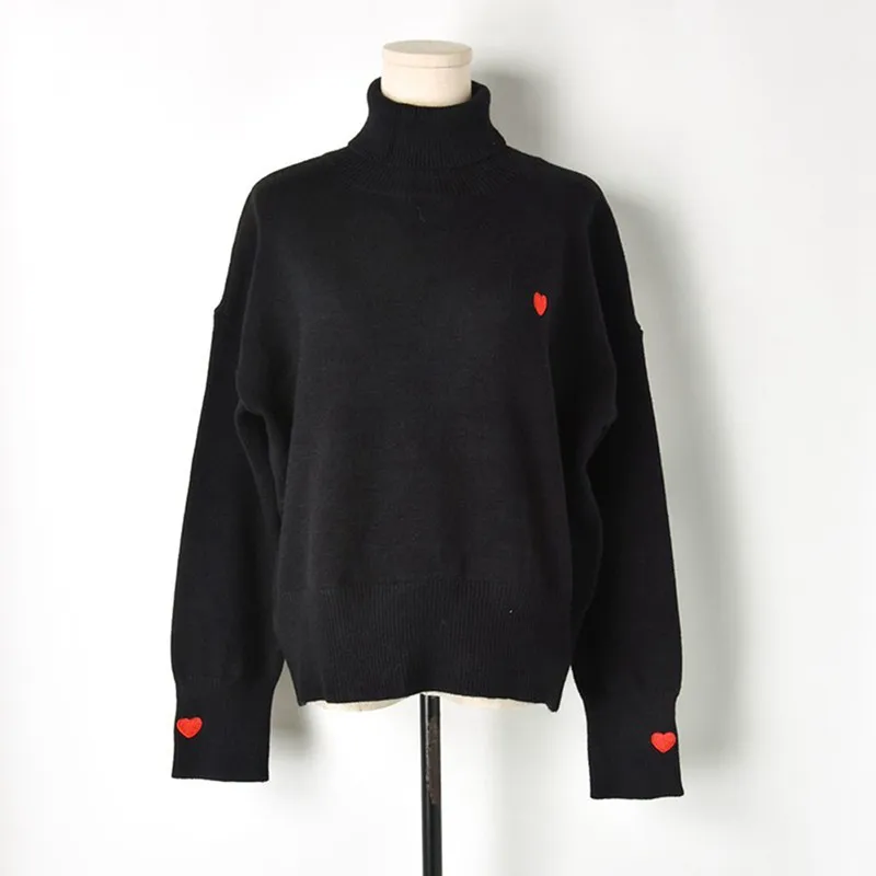 Женский свитер с вышивкой в виде сердца высоким воротником | Женская одежда