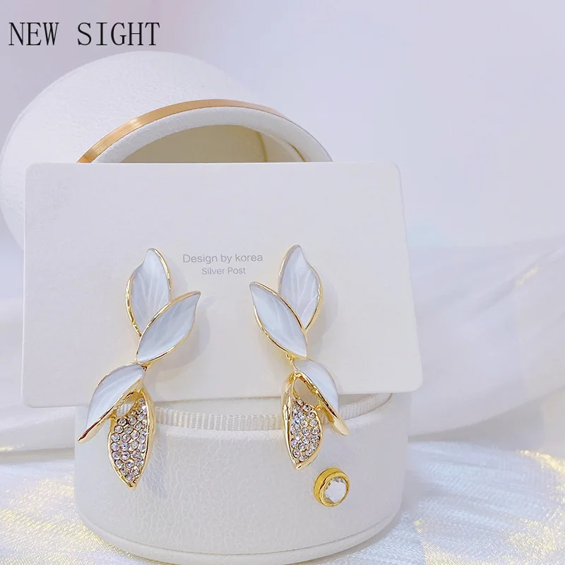 

New Sight Unusual Crystal Leaves Stud Earrings for Woman Exquisite Fashion Jewelry Party Luxury Accessories Earrings