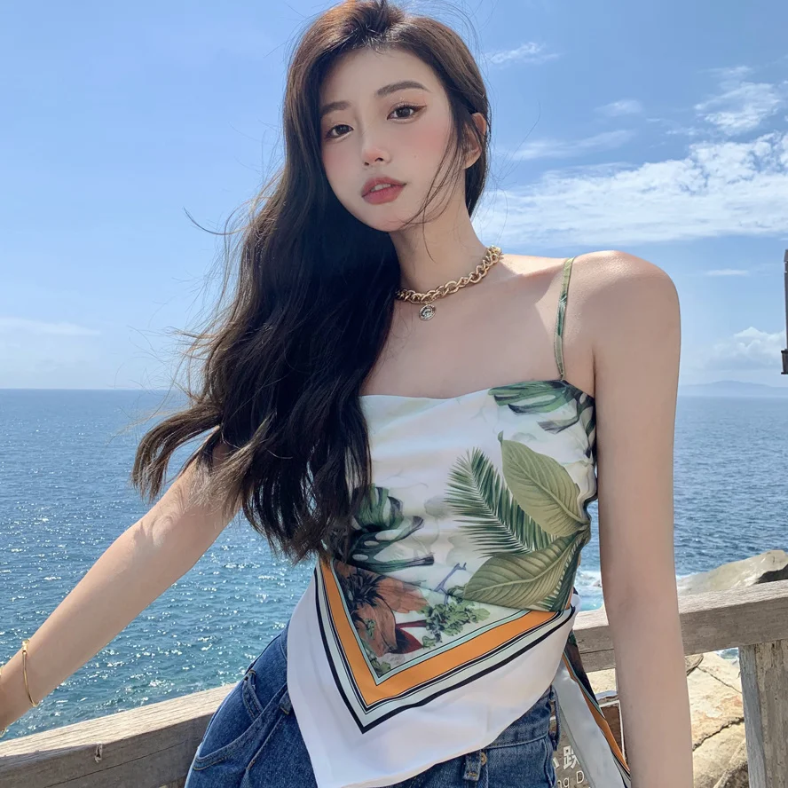 

Women wear smart little sling outside and sexy vest in summer
