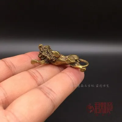 

Exquisite pure copper mini lion small ornaments solid brass European lion movie copper lion pendant small copper pieces