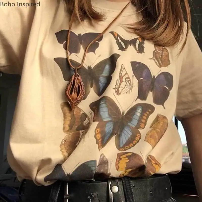 Boho Inspired бежевые с бабочками графические футболки для женщин вырез лодочкой
