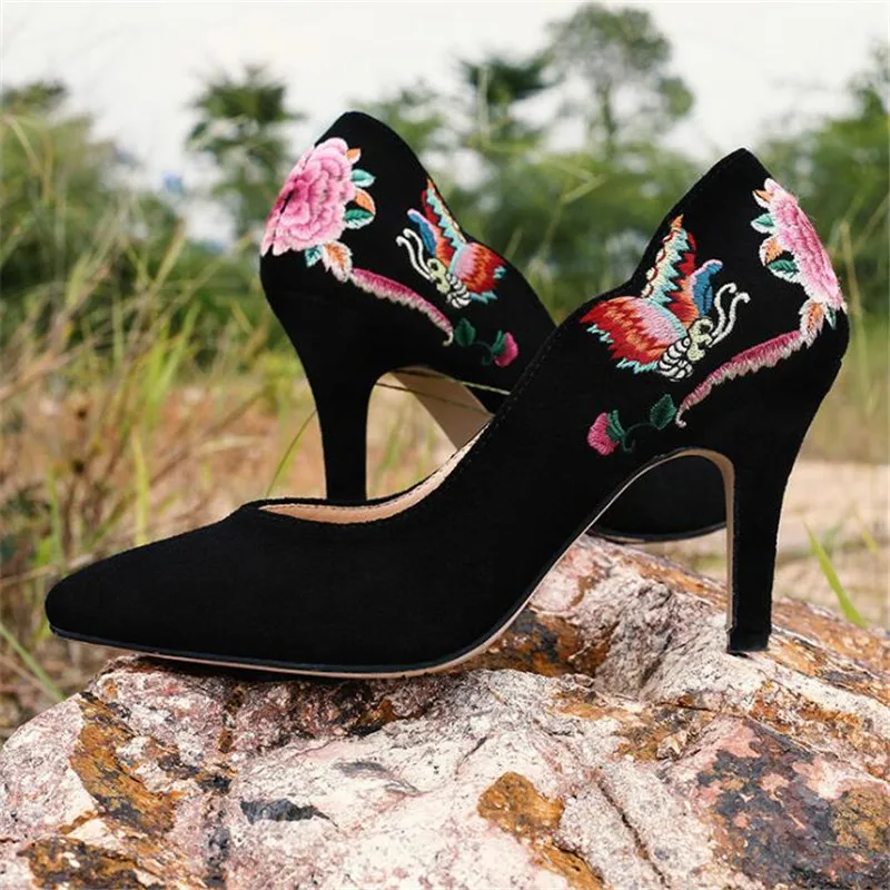 Туфли-лодочки женские из натуральной кожи с вышивкой | Обувь