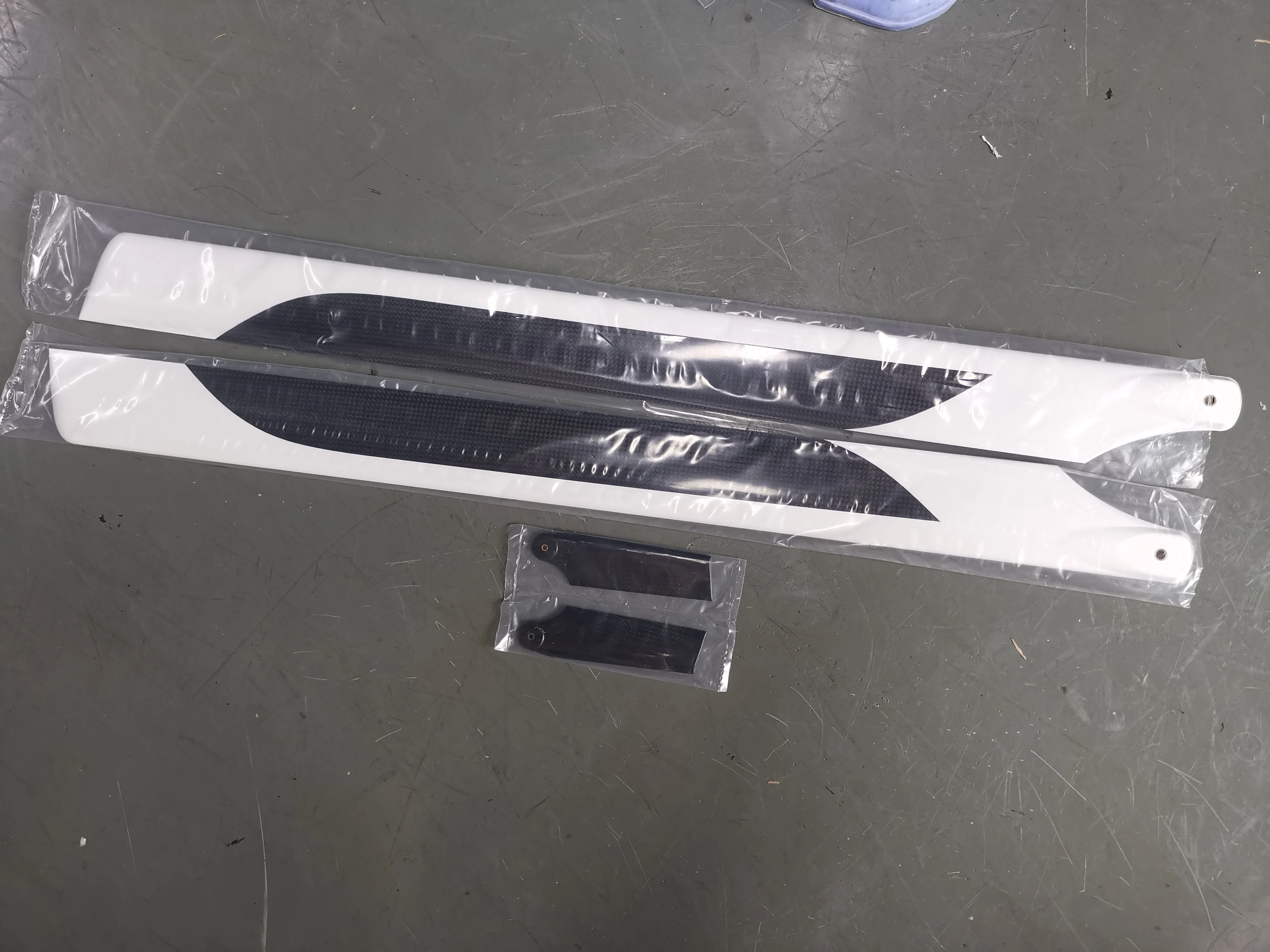 Деталь из углеродного волокна для вертолета с дистанционным управлением GARTT 690 мм