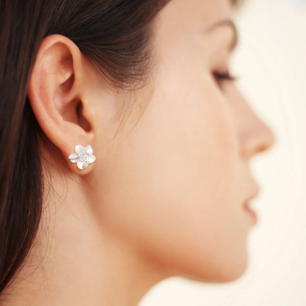 мочка уха у женщин. мочка уха у женщин. мочка уха у женщин. красивые женские уши. красивые женские уши.