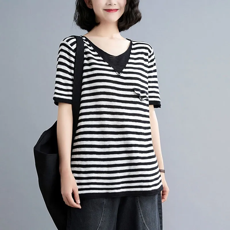 

Women Summer Casual T-shirts New 2021 Simple Style Vintage V-neck Striped Simulation 2 Pieces Loose Female Tops Tees W149