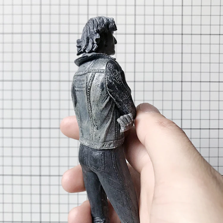 Фигурка певицы из ПВХ, недостающие детали Фигурка певицы из ПВХ, недостающие детали