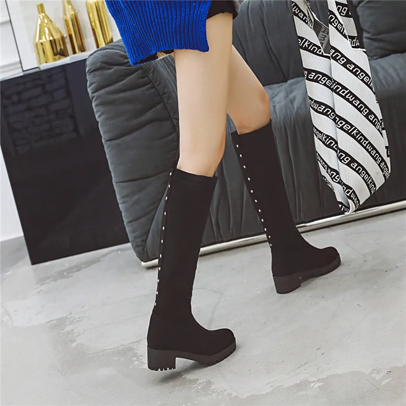 Женские сапоги до колена с заклепками на платформе и квадратном каблуке | Обувь
