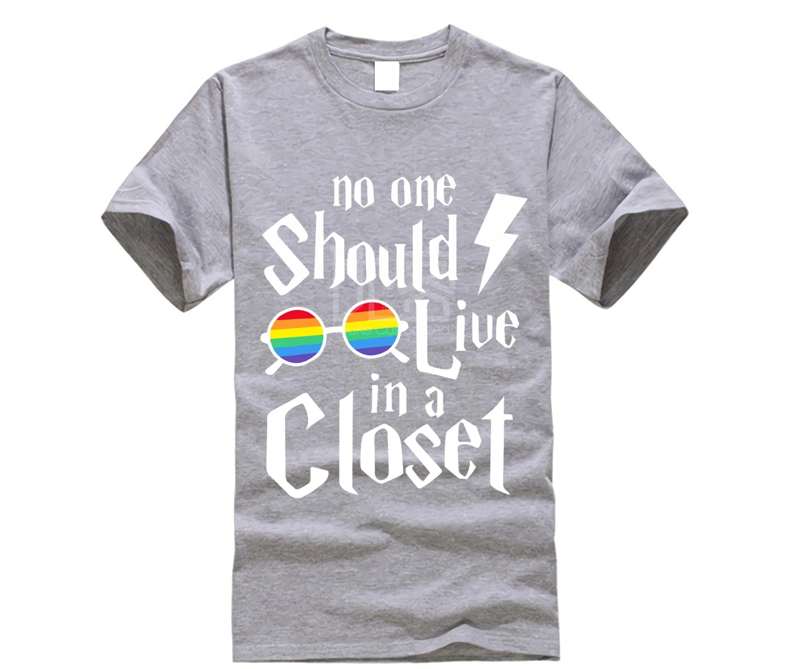 Никто не должен жить в шкафу футболка самая популярная мире | Мужская одежда