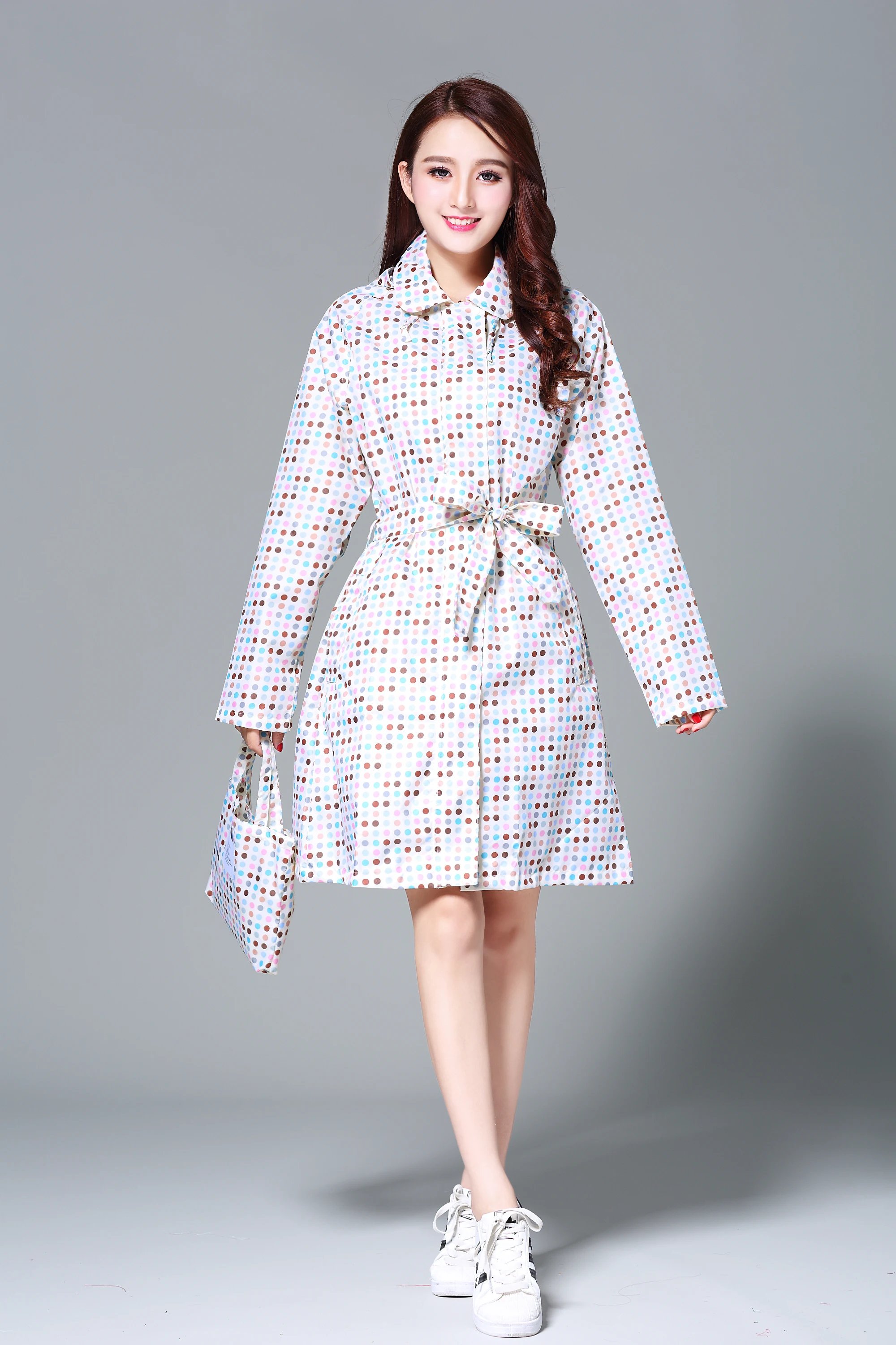 Модный длинный дождевик в горошек для женщин водонепроницаемый дышащий с поясом