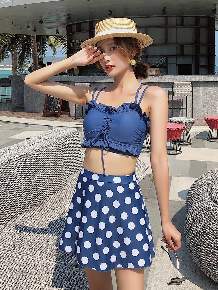 Женский купальный костюм пляжный из двух предметов с подкладкой и рюшами в стиле