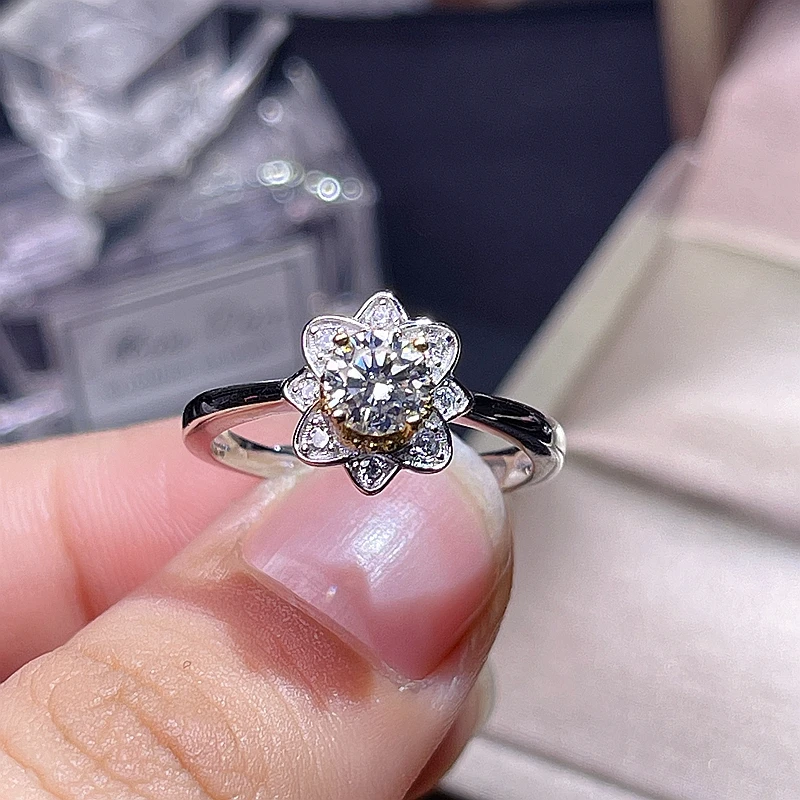 

Специальная распродажа D VVS1 0.5ct Муассанит красивые резьбовым кольцом, 925 пробы Серебряное кольцо с бриллиантом. Специальное предложение