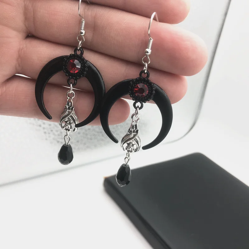 Преувеличенные серьги рога личности летучая мышь красный шарик кулон для женщин