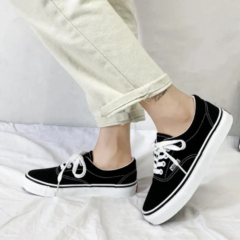 Spring Summer 2020 New Korean Couple Style Casual Flat Bottom Classic Canvas Light Shoes 35-43 size Men women black sneakers |