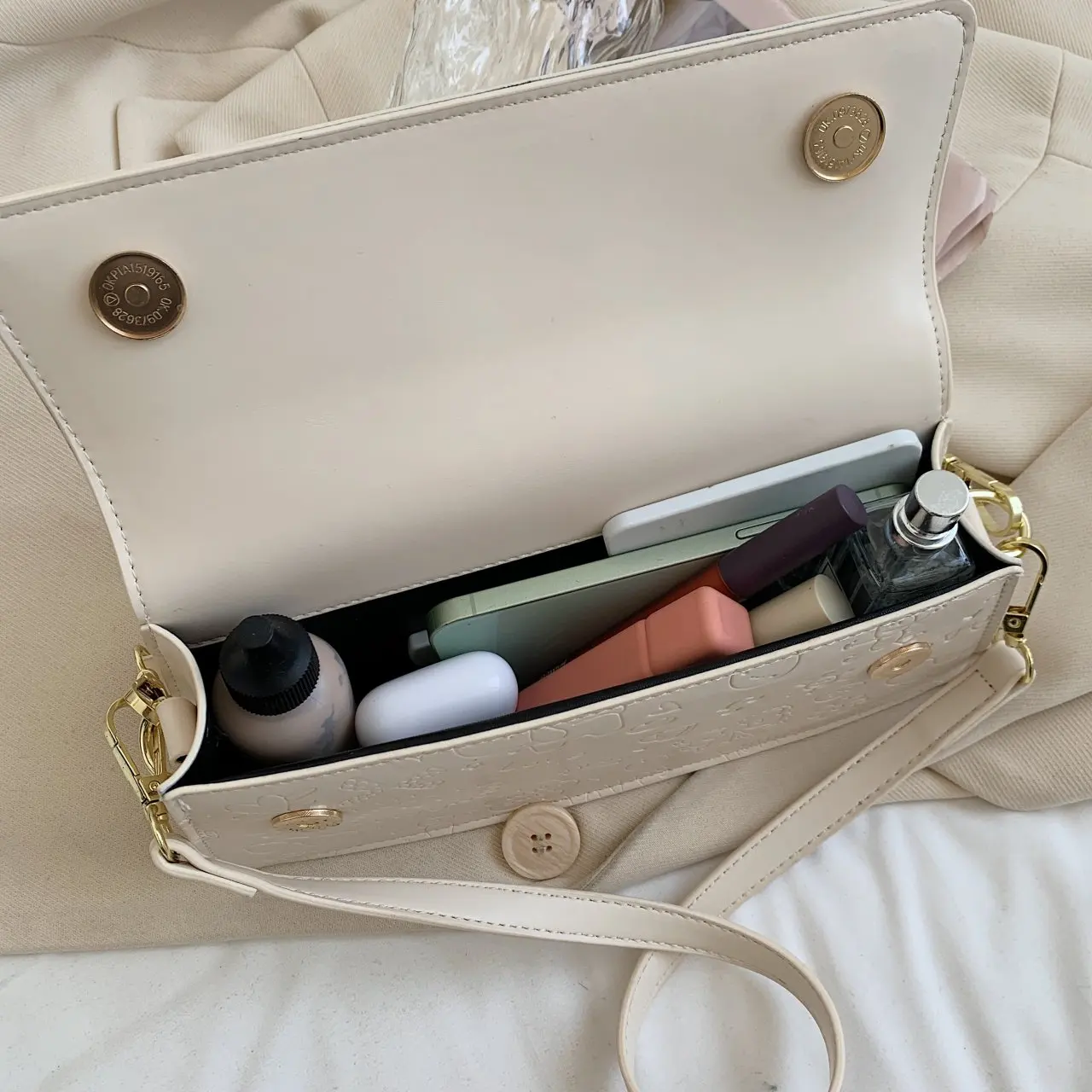 

Fashion Exquisite Shopping Bag Retro Casual Women Totes Shoulder Bags Female Leather Solid Color Chain Handbag for Women 2020
