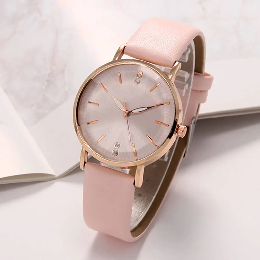 Простые женские кожаные часы кварцевые из розового золота чехол с бриллиантами