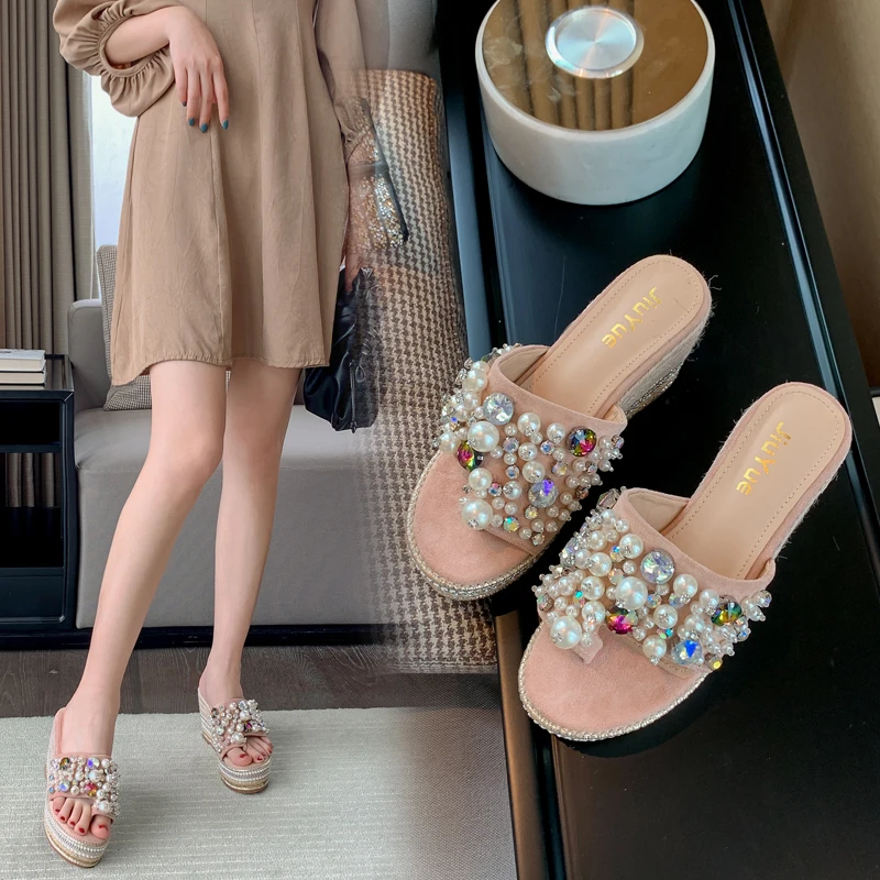 

Sweet And Fashionable Ladies High-Heeled Slippers Summer Pearl Wedges With Straw Woven Flip Flops Casual Beach Shoes.