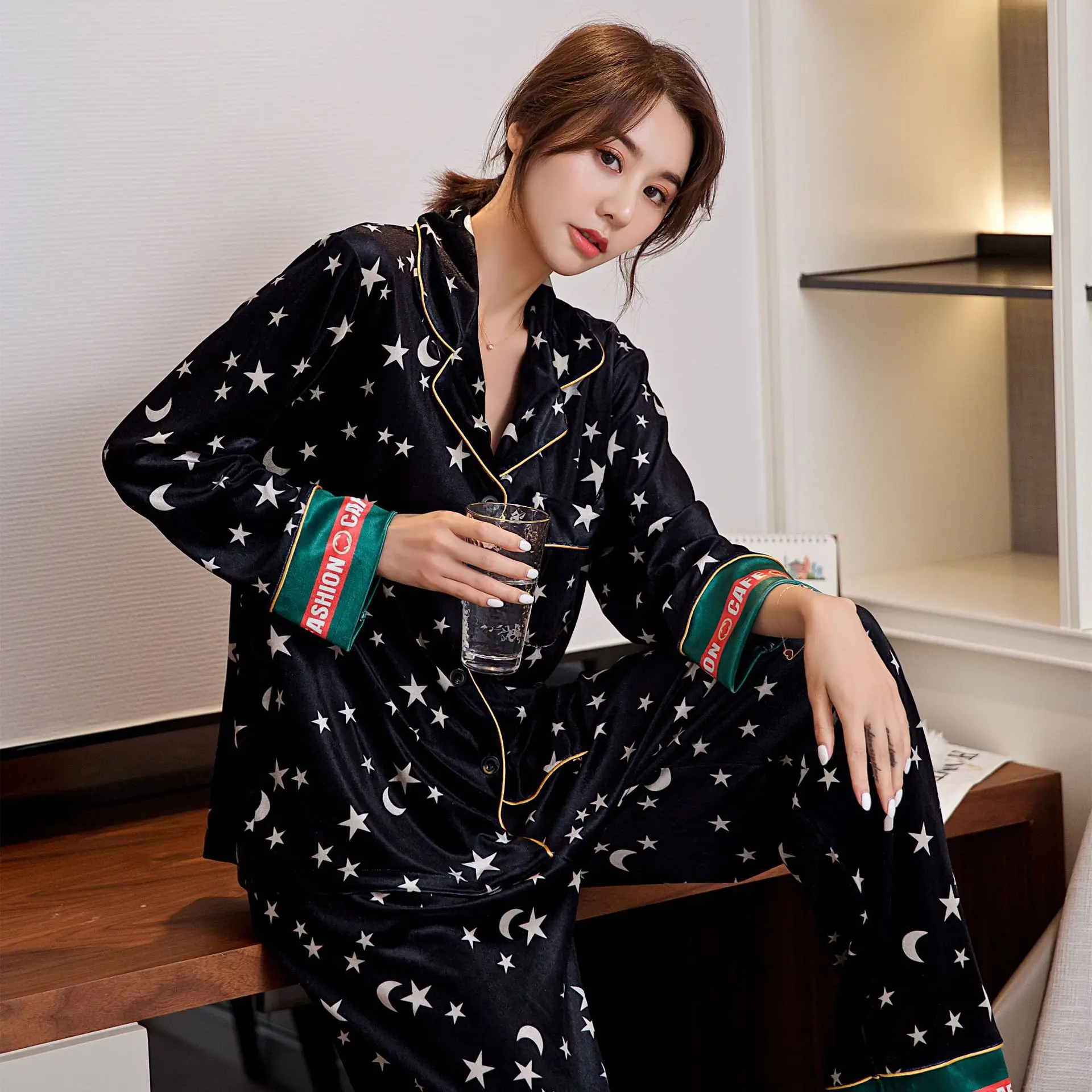 

2020 New Navy Blue Fashion 2 Pieces Pajamas Sets Leopard Print Woman Velvet Warm Pajamas Sleepwear Woman Casual Homewear M L XL