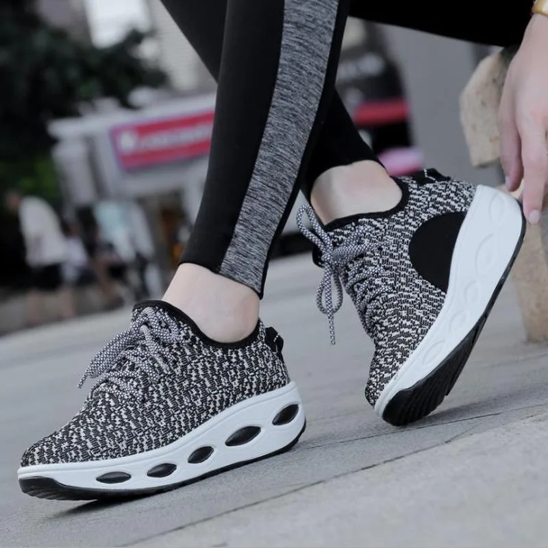 Женские кроссовки на танкетке спортивная обувь толстой подошве дышащая