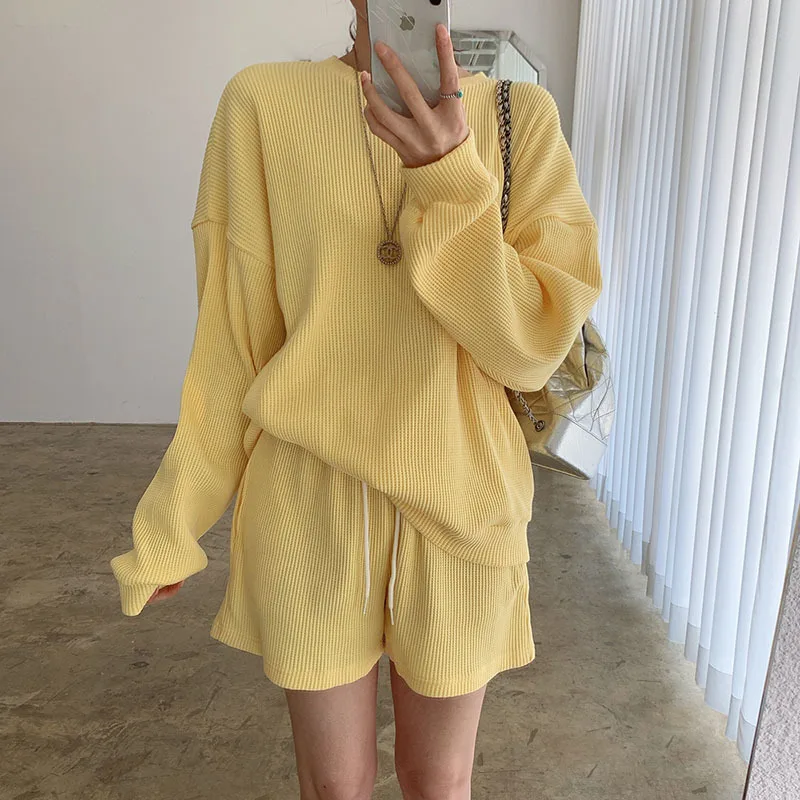 

2021 Korean Candy Color Round Neck Loose Long-Sleeved T-shirt + High-waist Wide-leg Casual Shorts Sports Suit Two piece sets