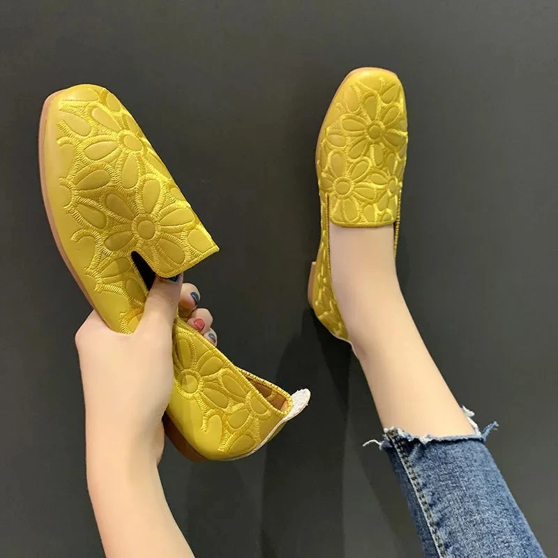 

Big Size 42 Women Black Hollowed Moccasins Female Shoes Soft Breathable 2021 New Arrival Slip on Wide Fit Woman Flats