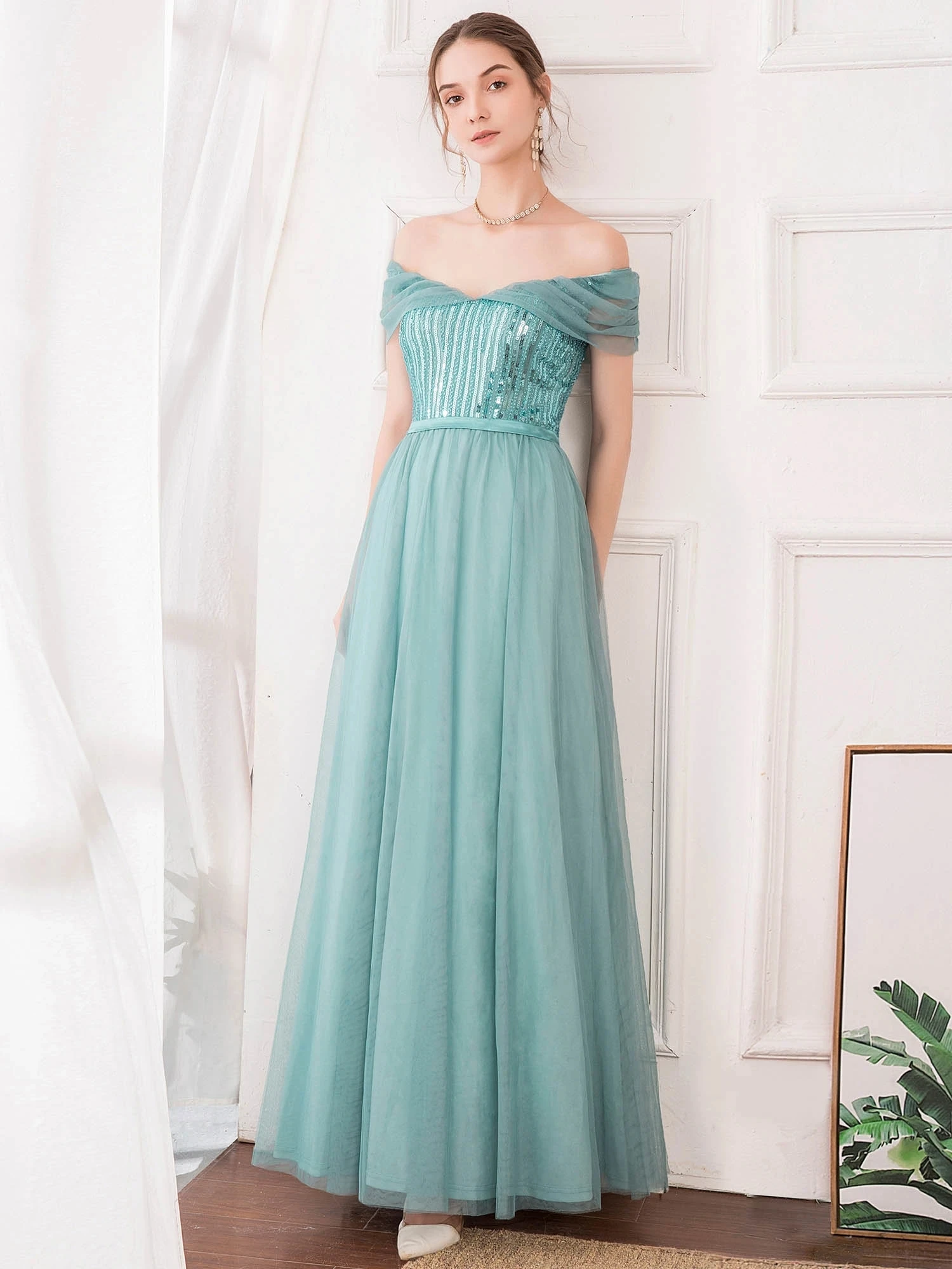 

Wholesale A-Line Off the Shoulder Maxi Long Sequin Prom Dress for WomenWholesale A-Line Off the Shoulder Maxi Long Sequin Prom D