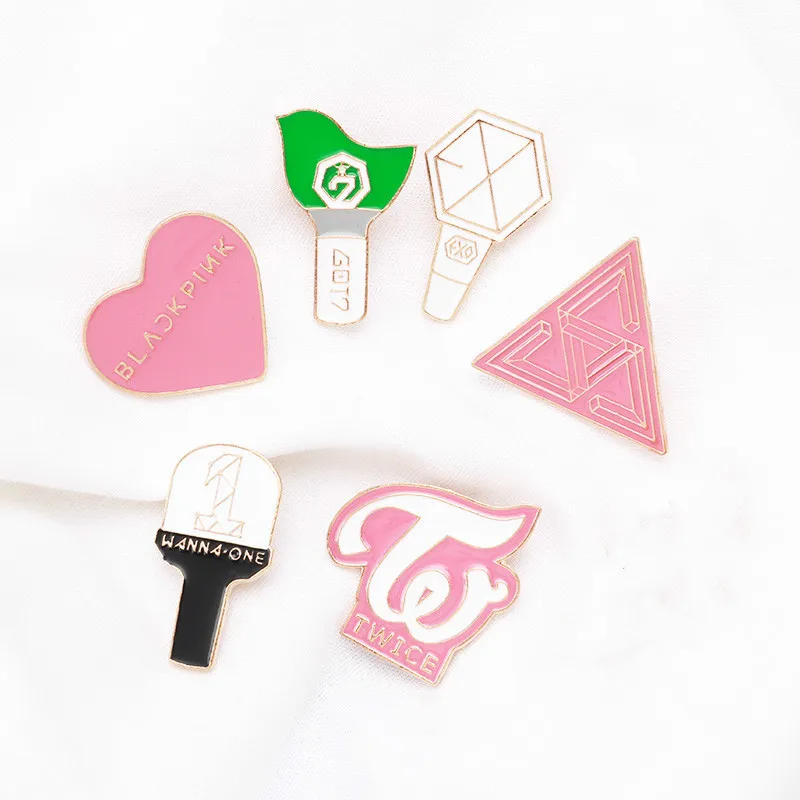 KPOP звезда группа Броши LightStick булавки дважды EXO GOT7 WANNA ONE SEVENTEEN логотип значок