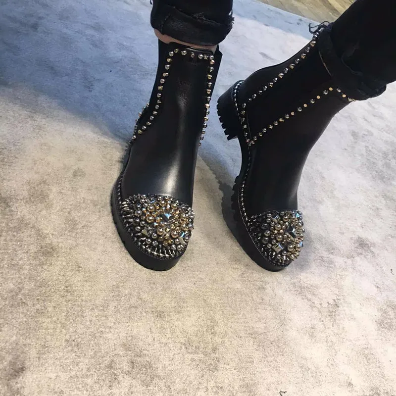 Женские осенне-зимние ботинки на толстой шерсти короткие челси с заклепками