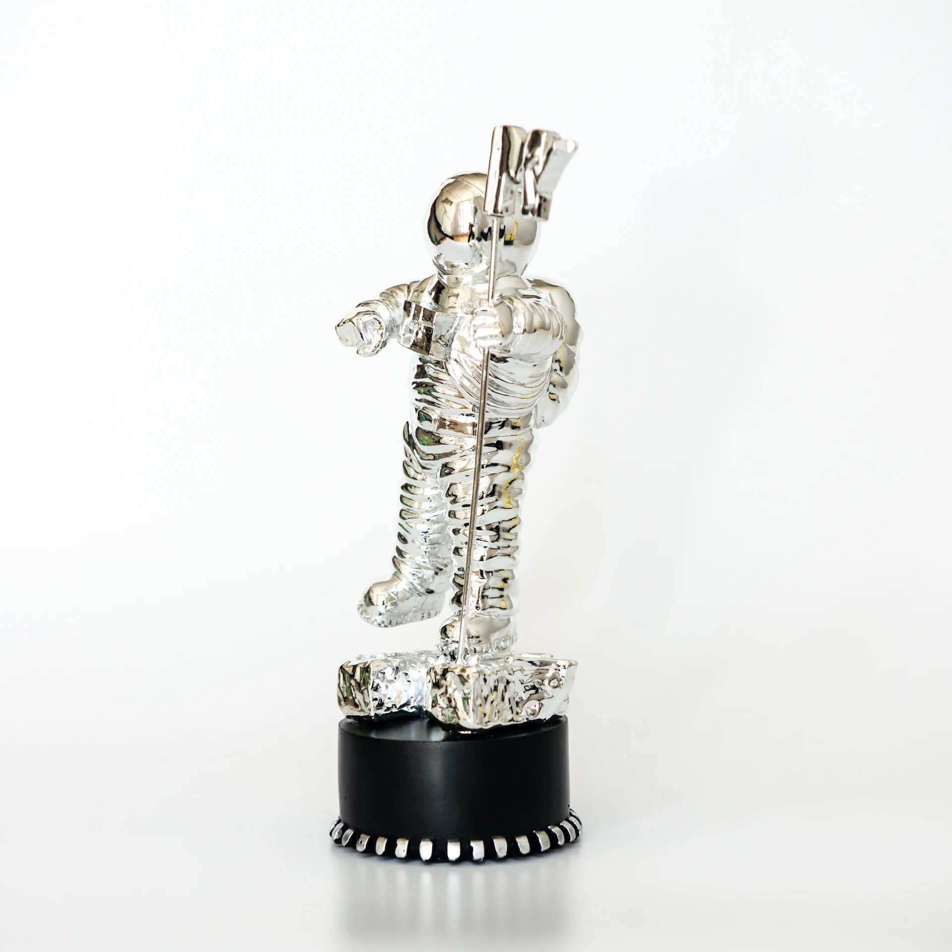 Premios MTV para v&iacute;deo y m&uacute;sica, premios VMA 2020, Moonman premios MTV, MTV winner,VMA winner, 2020-4