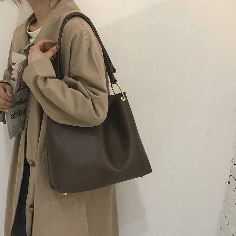 

Autumn and Winter Large Capacity Bag Women's New Fashion Net Red Bucket Bag Minority Design Student Class Bag
