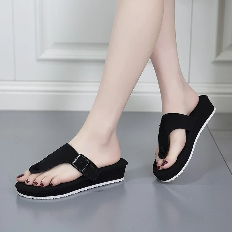 

Flip flops New women's slippers in summer 2021 Flat bottom soft sole Versatile Fashionable versatile Beach sandals 43