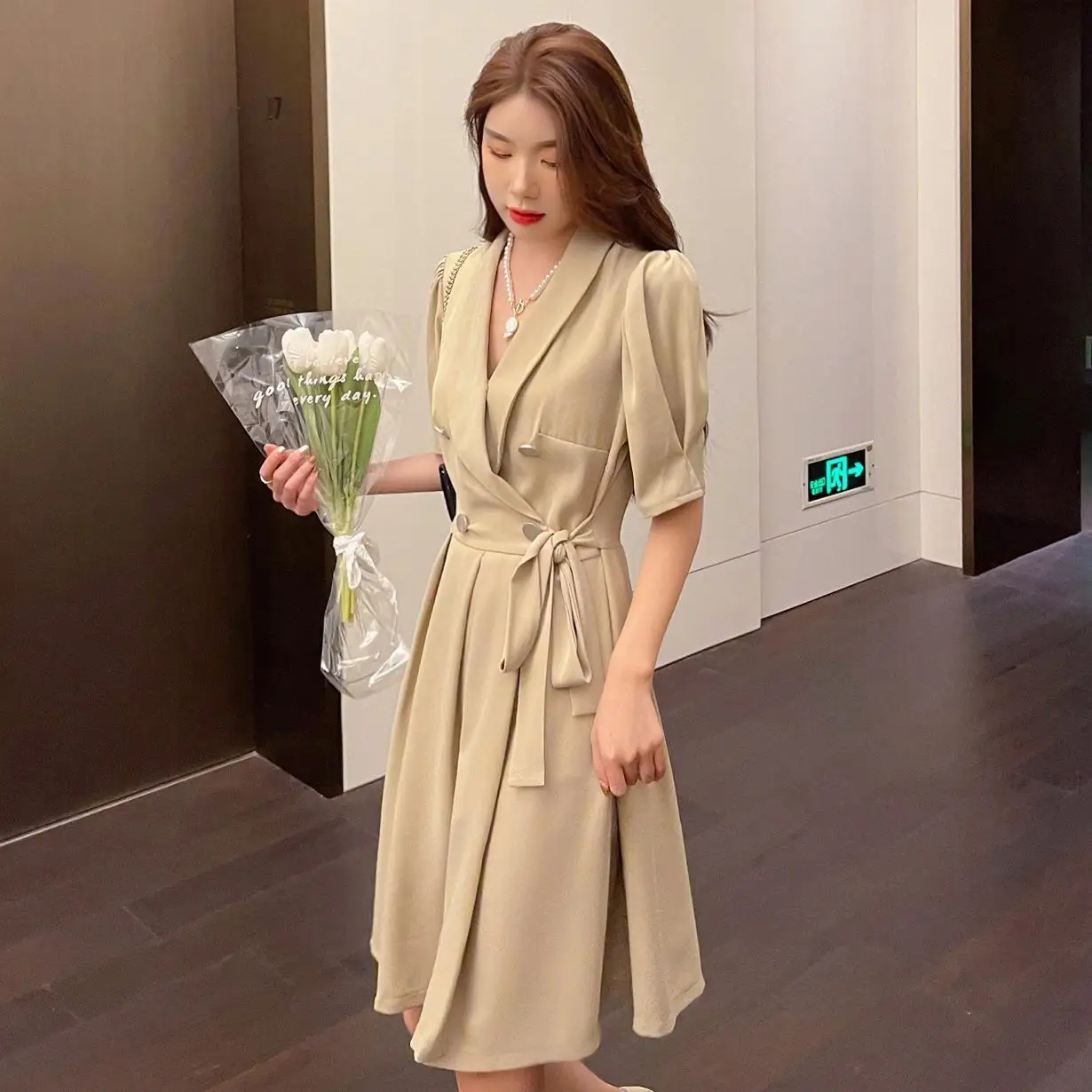 

Make summer collect show thin waist with temperament of restoring ancient ways design feels suit the dress with short sleeves