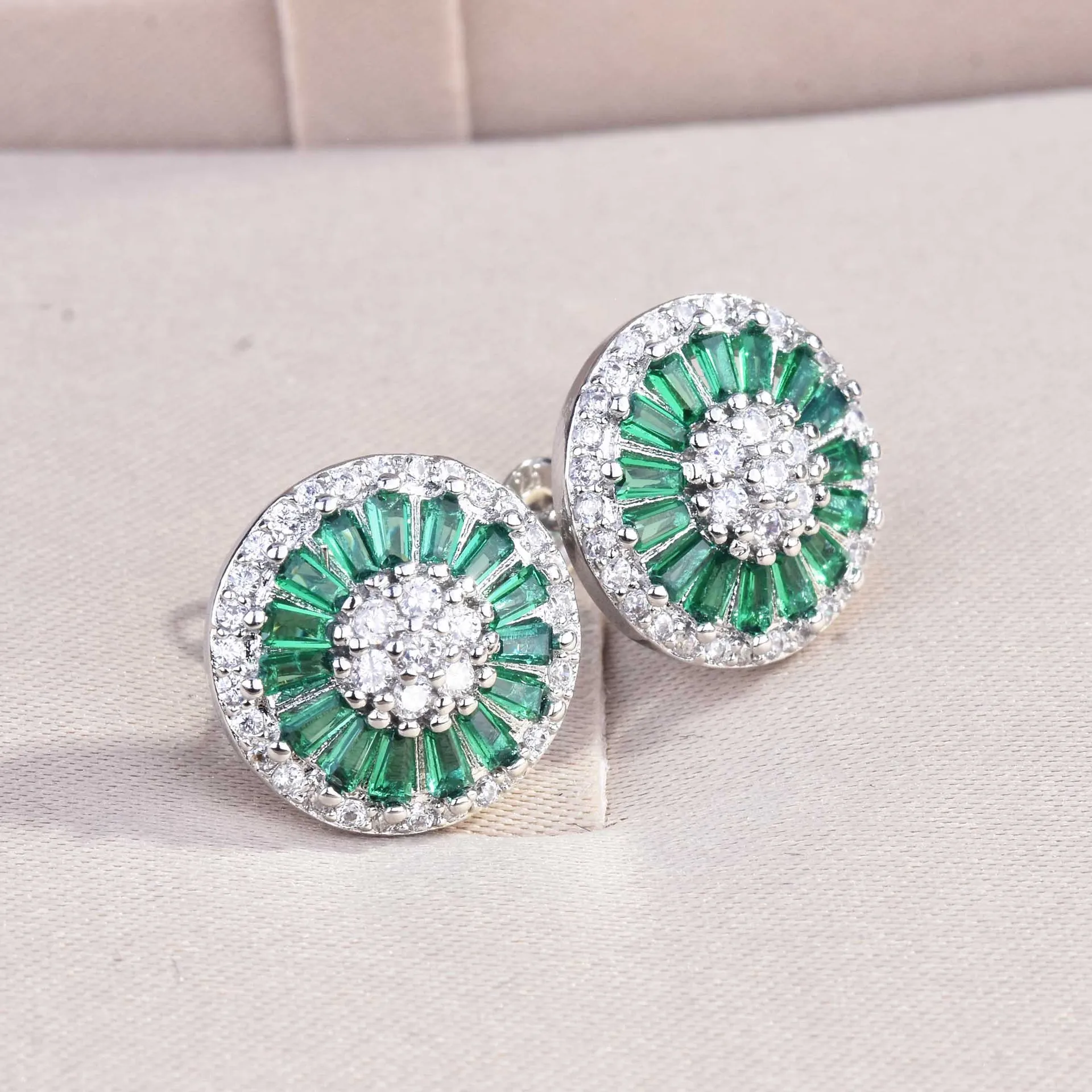 

Foydjew Elegant Round Green Zircon Crystal CZ Earrings Women Fashion 925 Silver Needle Stud Earring Engagement Party Jewelry