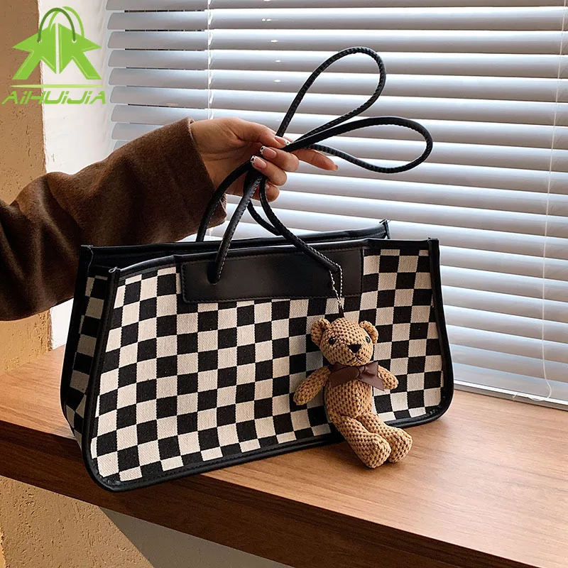 

Женская сумочка из искусственной кожи, модная сумка с кисточками, милая женская сумка через плечо, женский клатч большой вместимости в клет...