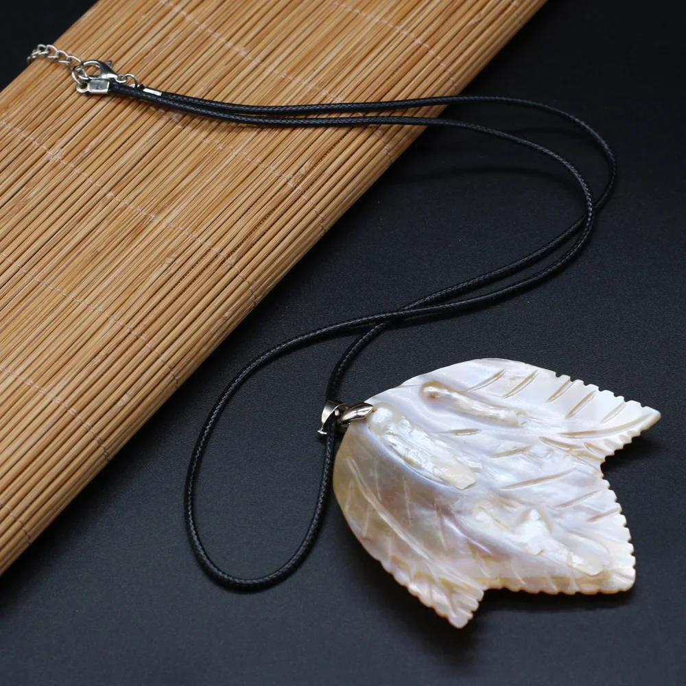 

Natural Pink Shell Pendant Necklace Leaf Shape Shell Pendant Necklace for Women Jewelry Accessories Size 65x70mm Length 55+5cm