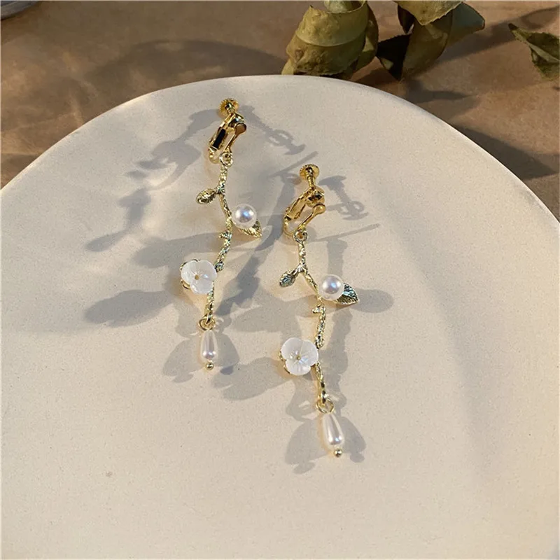 

Acrylic Flower Baroque Pearl Palace Restoring Ancient Ways Is Elegant Temperament Noble Earrings Female Wedding Jewelry Gifts