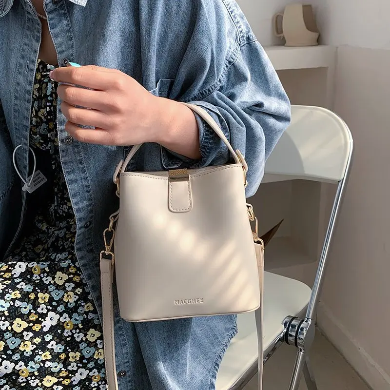 

2021 The New Summer Fashion Casual Luxury Women's Bags and crossbody bags for Versatile Handbag Bucketbags for women