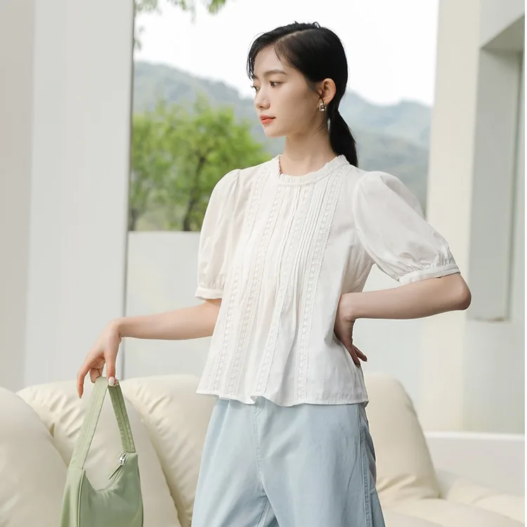

French white short sleeve shirt women's summer 2021 sweet design embroidery lace stitching niche bubble sleeve shirt