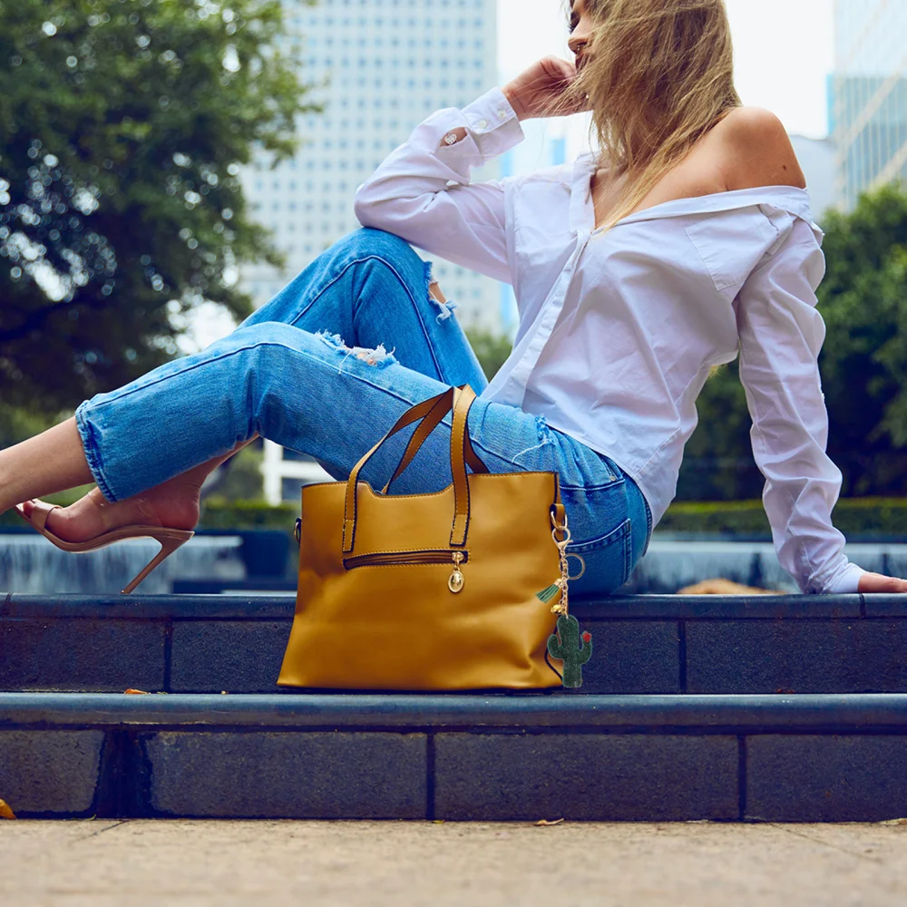 

2pcs Rhinestone Inlaid Key Chains Key Rings Key Pendants (Assorted Color)