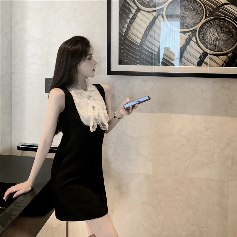 Черное облегающее платье кружевное с оборками и открытыми плечами женская