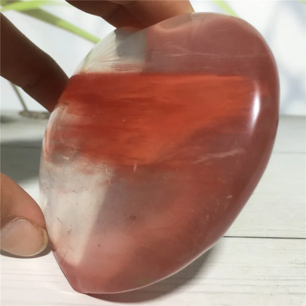 

Rock Smelting Crystal Chakra Healing Red Quartz Stone Hand Made Love Heart Ornament For Wedding Home Decoration