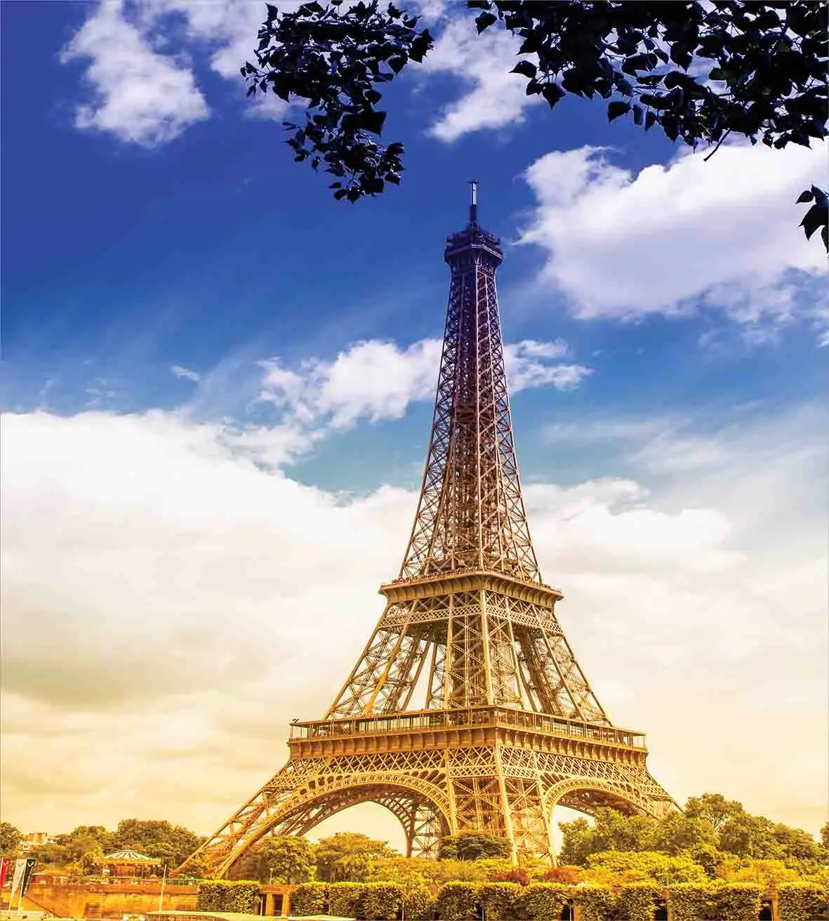 Комплект пододеяльников с изображением Эйфелевой башни деревьев и неба пушистых