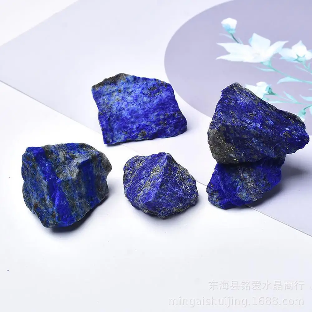 

Крупнозернистый раздавленный и рассеянный камень натуральный Лазурит домашний Кристалл В лазури доступен необработанный камень нескольк...