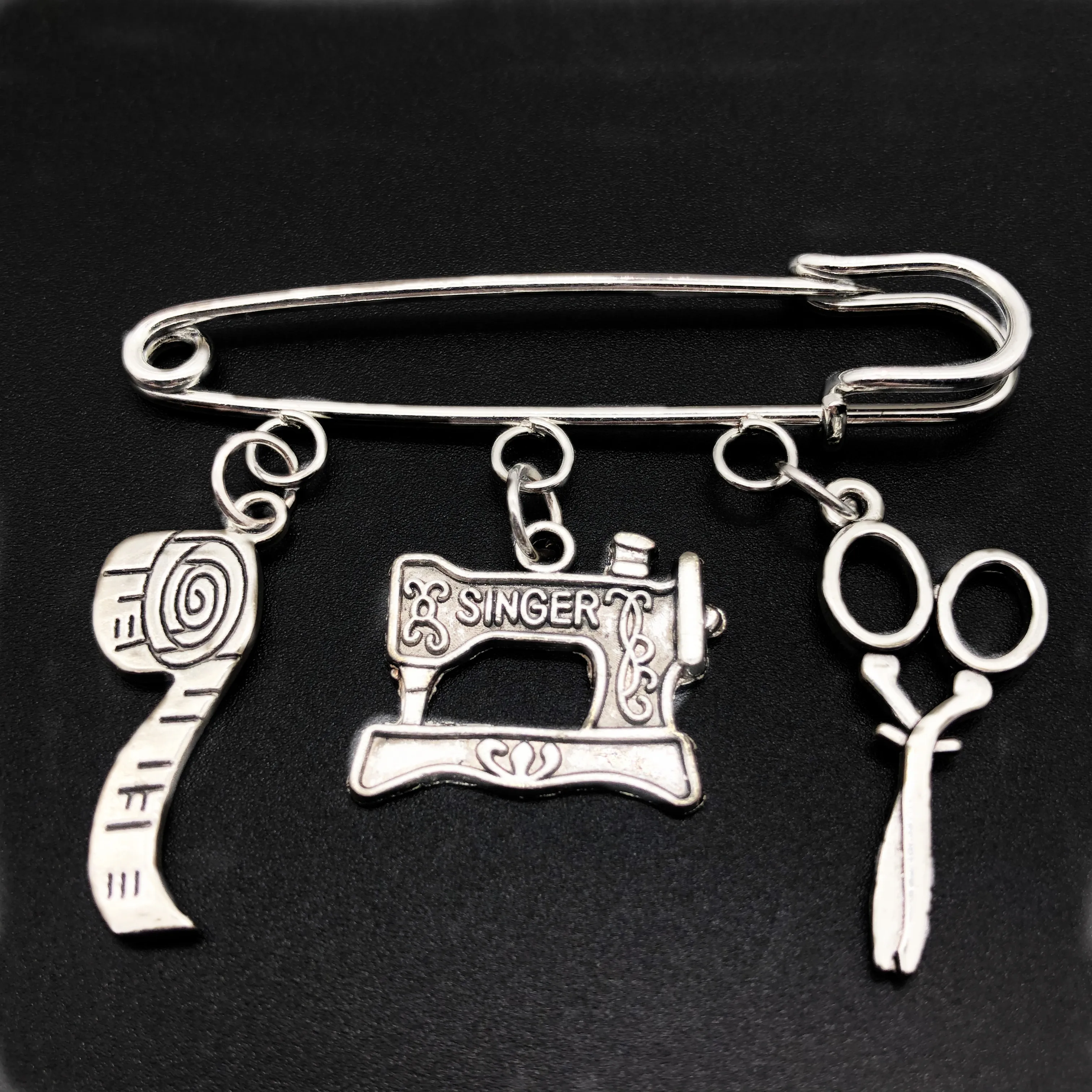 

2019 / New Tape Measure Brooch Sewing Machine Brooch Scissors Creative Brooch Jewelry Gift