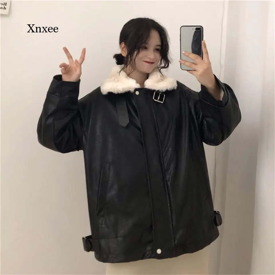 

Женская мотоциклетная куртка с меховым воротником, черная Толстая свободная повседневная кожаная куртка с меховым воротником, теплая верх...