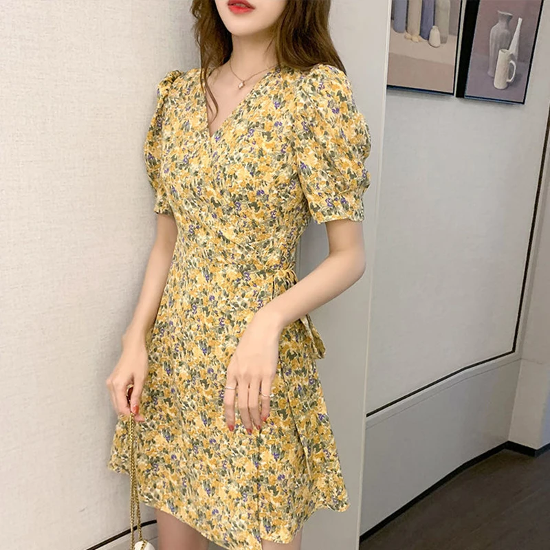 

2021 summer women's ruffled short-sleeved dress V-neck high-waist floral beach mid-length dress with backless sexy