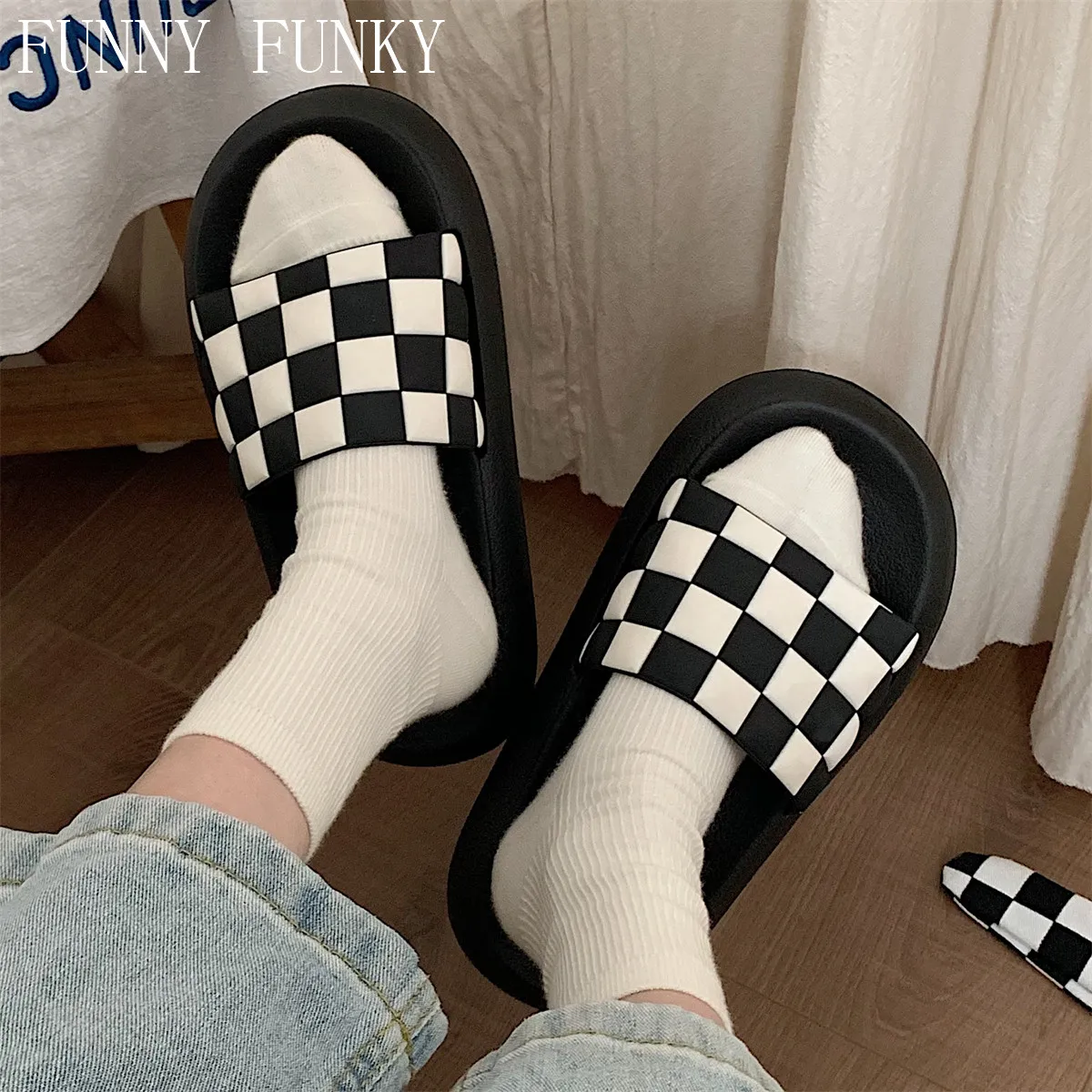 

2022 New Womens Shoes Ins Fashion Bath Checkerboard Slippers Slip-on Flexible EVA House Slippers Shoes for WomenHome Slides