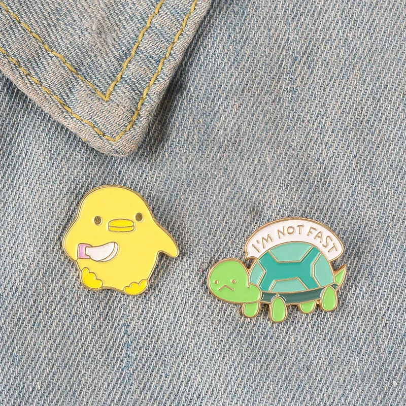 

Эмалированные булавки в виде маленького Желтого Цыпленка, ювелирные изделия в виде животных, броши в виде джинсовой джинсы, булавки для лац...