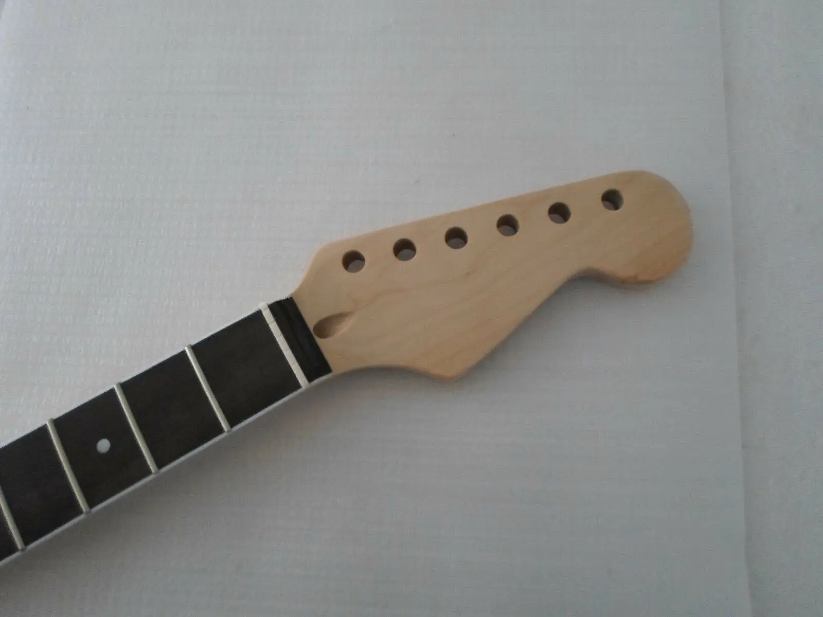 

22 frets Maple Neck Rosewood Fingerboard for Strat Electric Guitar New