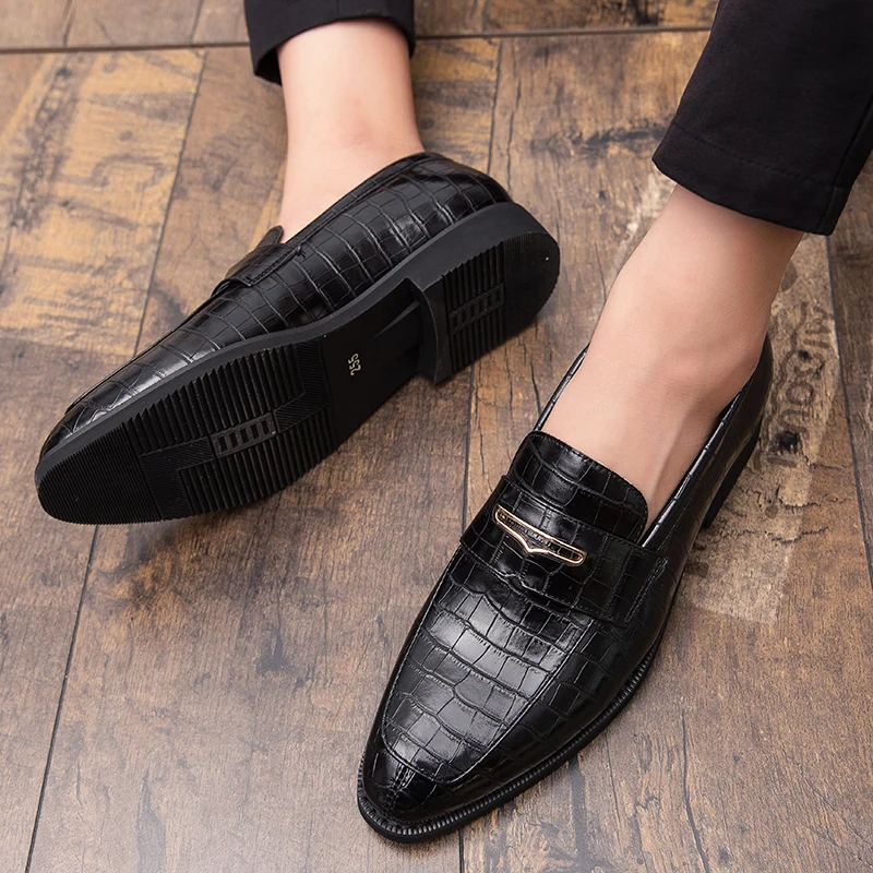 

New Crocodile pattern Men Casual Shoes Slip On Leather moccasins Gentleman Fashion Elegant Shoes Men Business Driving Shoes